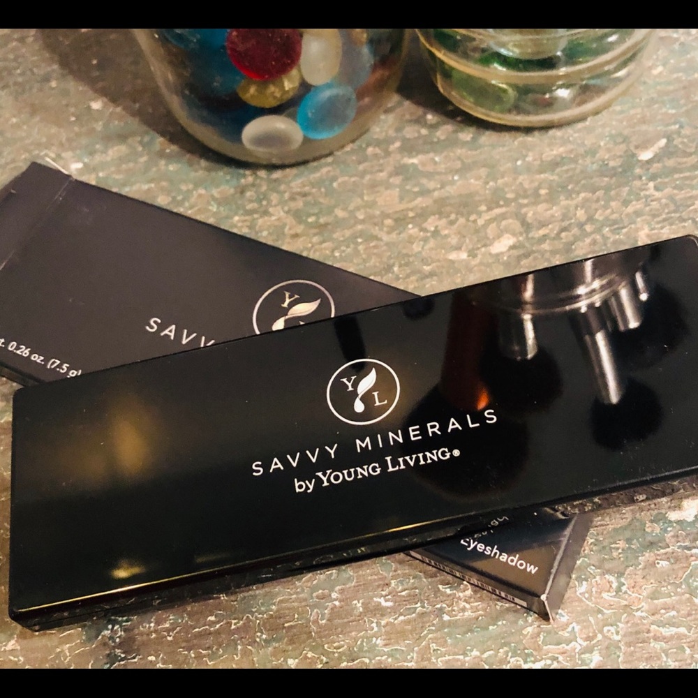 Young Living Savvy Minerals Eyeshadow Palette